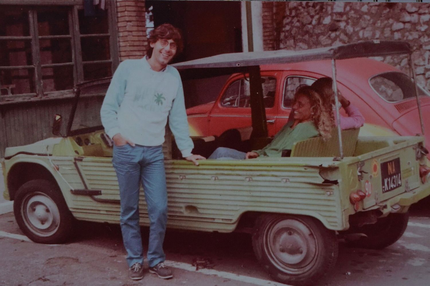 &nbsp;Giancarlo Siani con la Mehari verde a bordo della quale fu assassinato