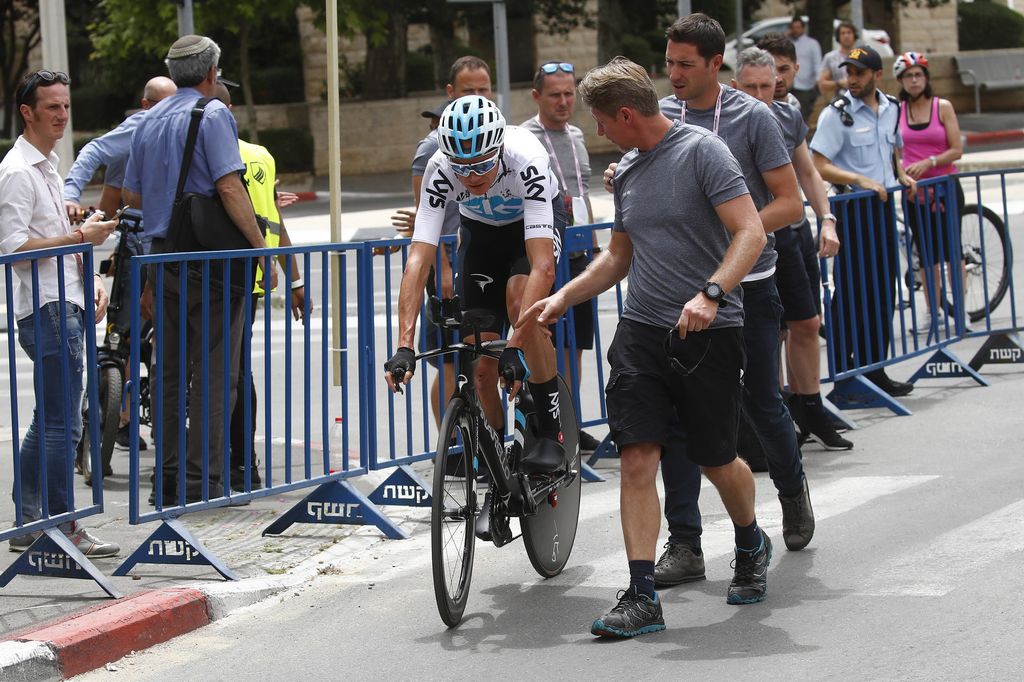 &nbsp;Christopher Froome dopo un incidente durante la ricognizione&nbsp;