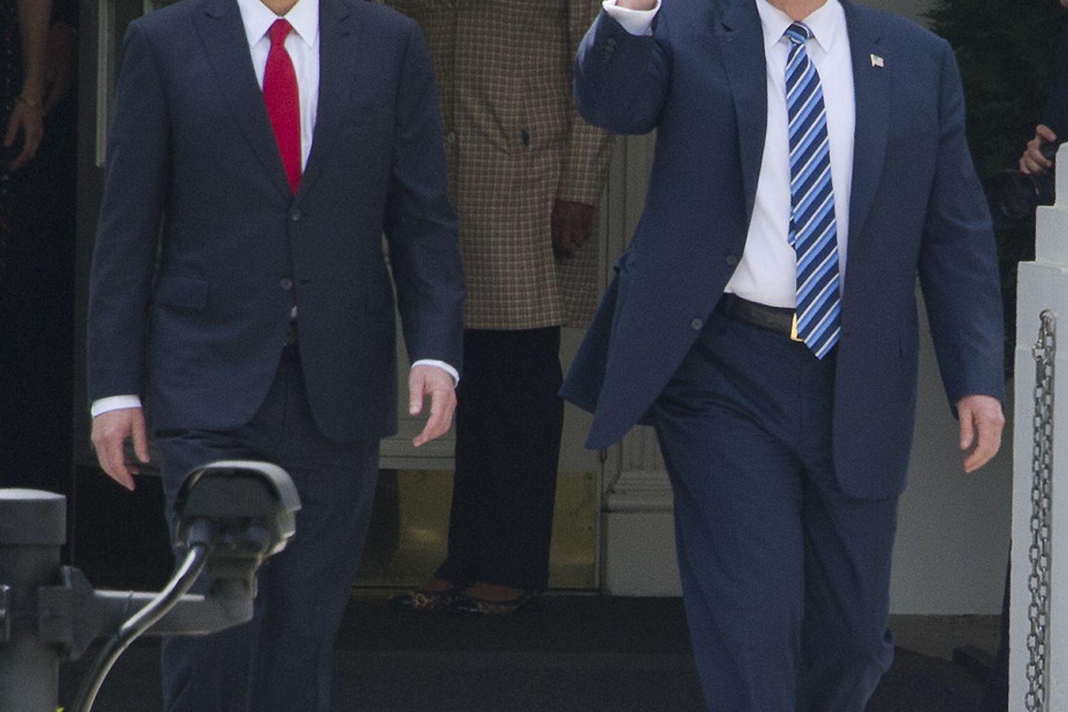 Steven Mnuchin-Donald Trump (AFP)