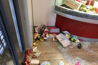 &nbsp;Il bar devastato