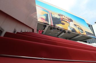 Preparazione del red carpet al Palais des Festivals di Cannes