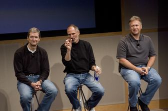 &nbsp;Tim Cook e Steve Jobs in una foto dell'agosto 2007