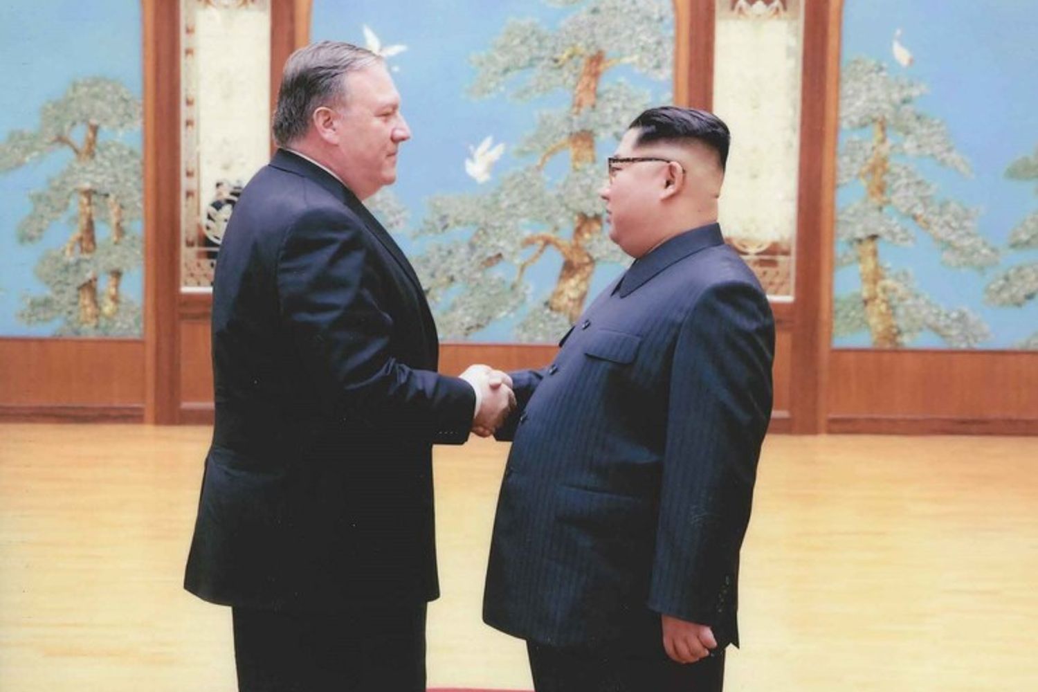&nbsp;Mike Pompeo e Kim Jong-un durante l'incontro del 26 aprile