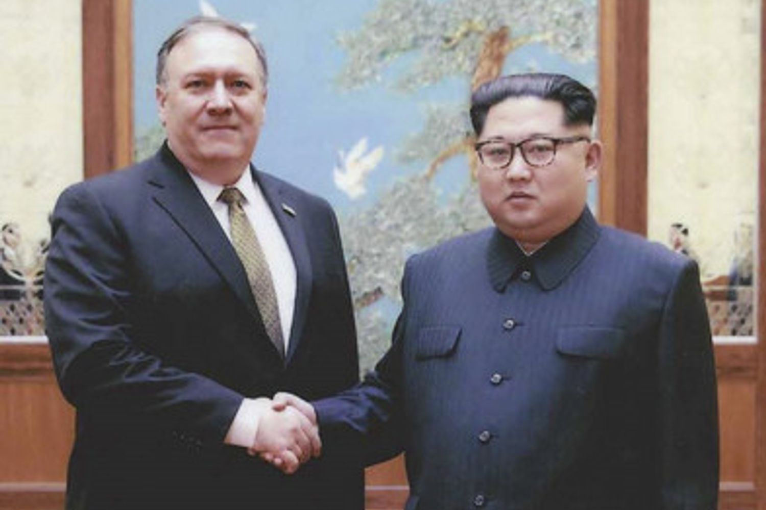 &nbsp;Mike Pompeo e Kim Jong-un durante l'incontro del 26 aprile