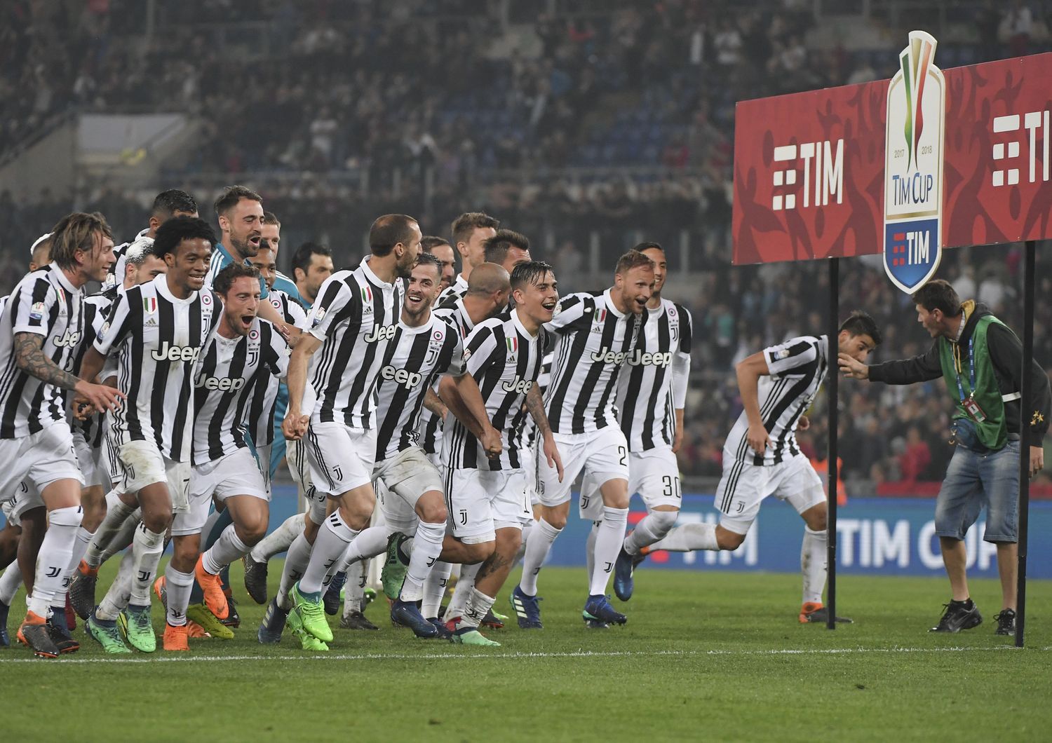 Calcio: Coppa Italia alla Juve, 4-0 al Milan con due papere di Donnarumma&nbsp;&nbsp;