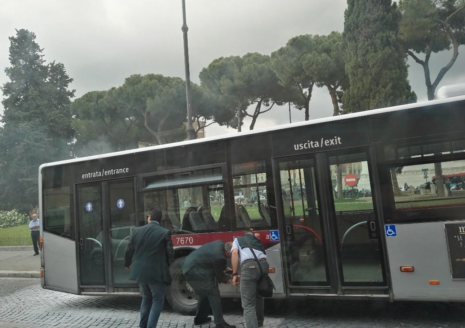 bus incendio atac piazza venezia
