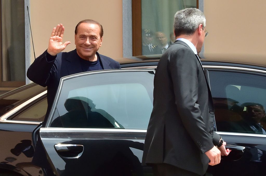 &nbsp;Silvio Berlusconi fuori dalla clinica dove ha svolto i servizi sociali