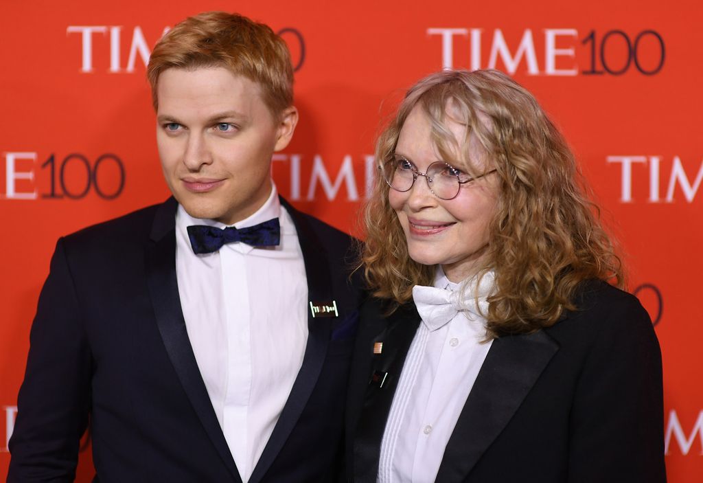 &nbsp;Ronan Farrow con la madre Mia