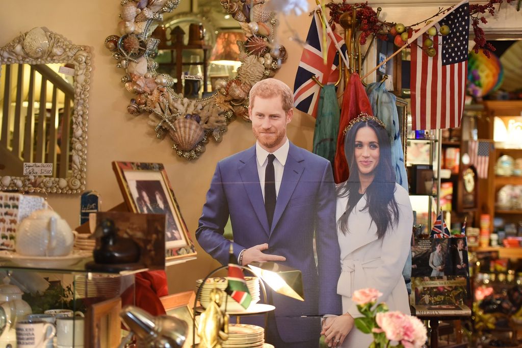 &nbsp;Memorabilia britannici in mostra al Rose Tree Cottage di Pasadena, dove Meghan Markle &egrave; stata ospite per un t&egrave;