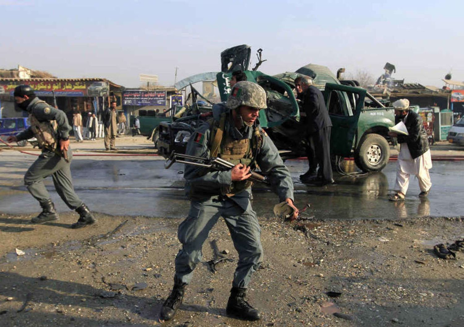 Afghanistan: talebani attaccano banca nell'Helmand, 7 morti - Video