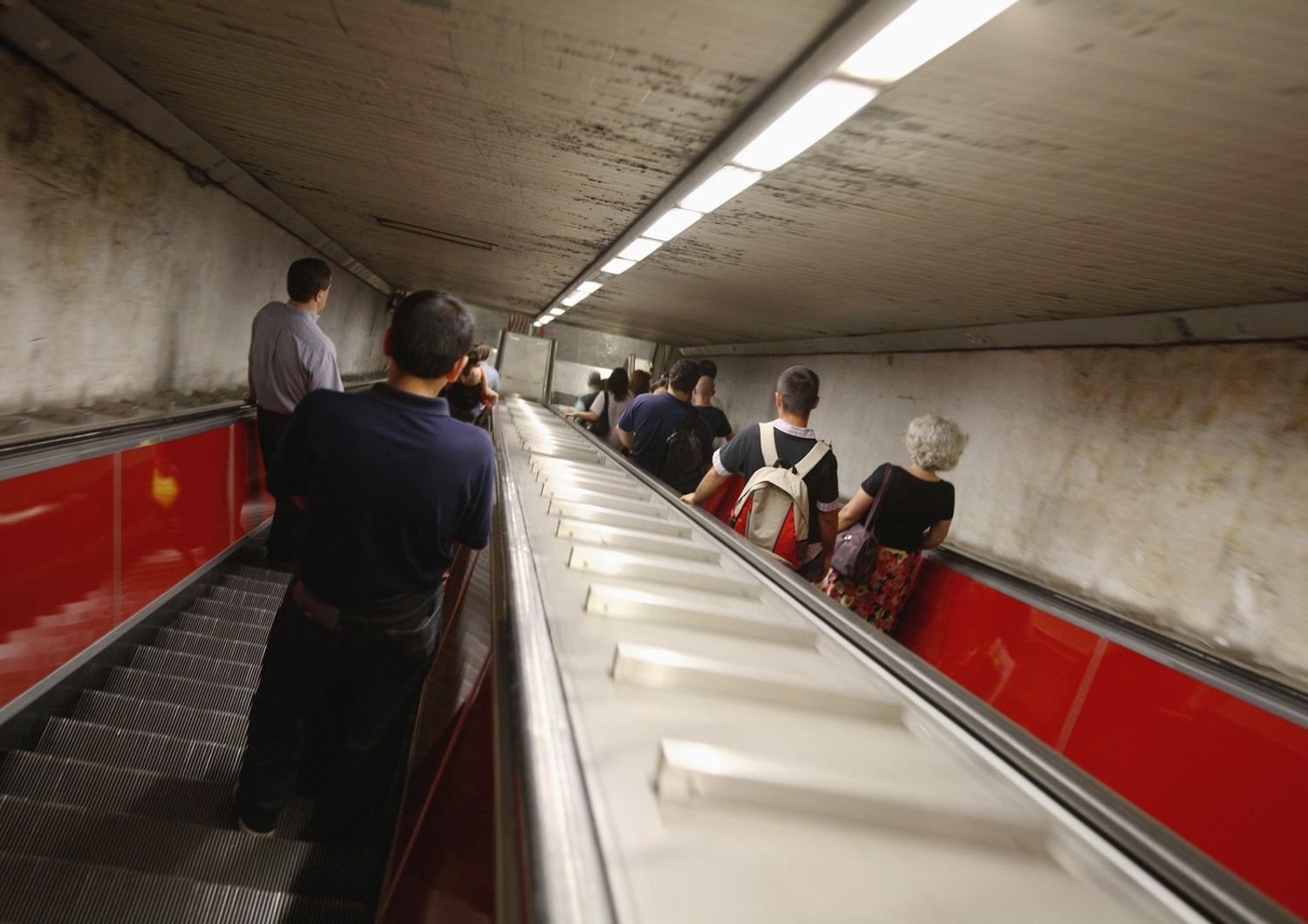 metro roma passeggeri piedi