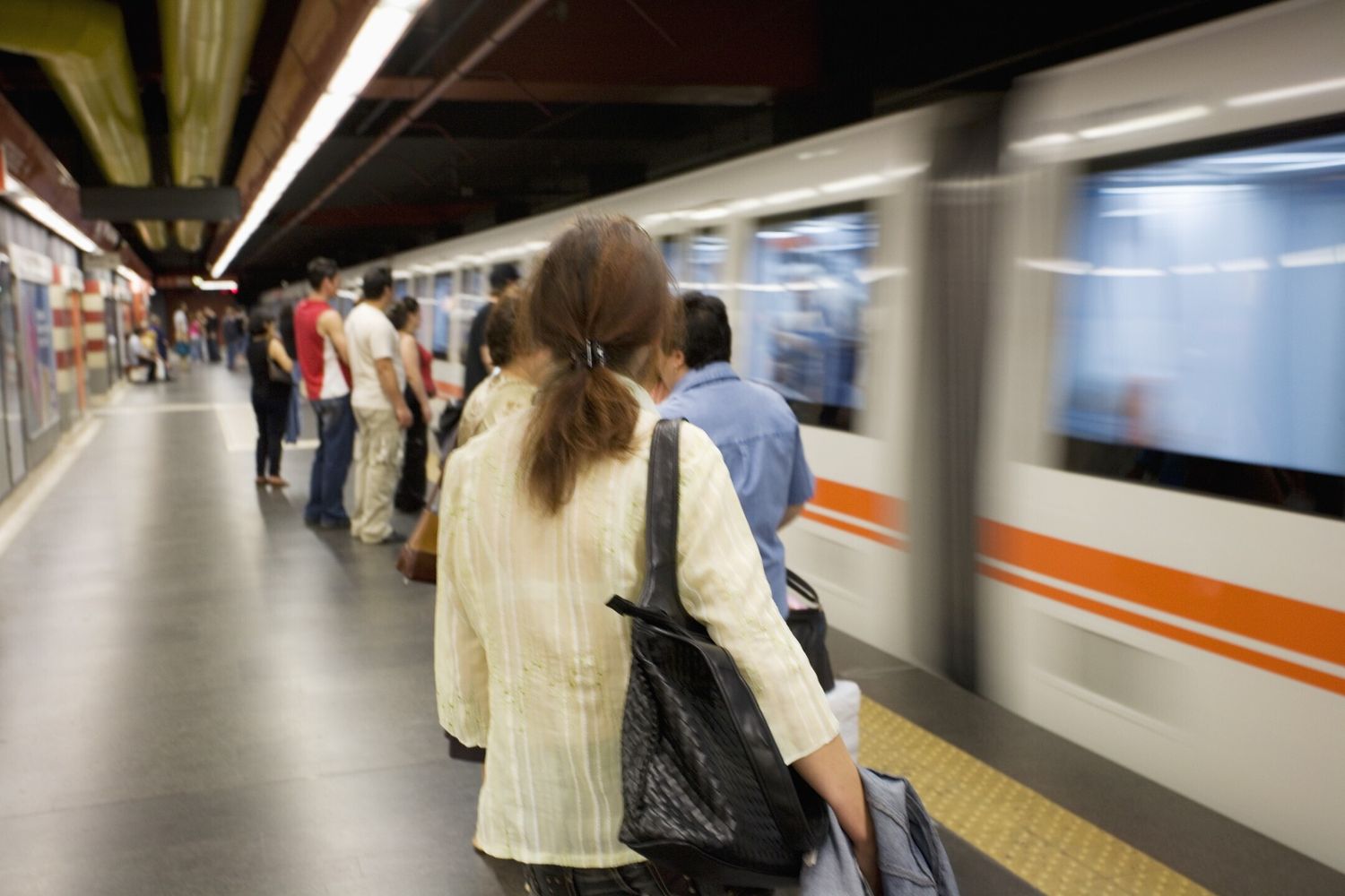 &nbsp;metro mezzi pubblici metropolitana