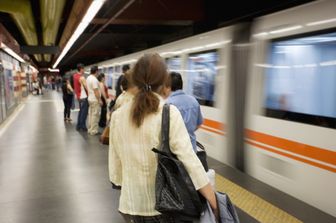 &nbsp;metro mezzi pubblici metropolitana