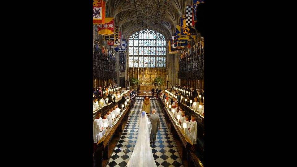 Il principe Carlo d'Inghilterra accompagna Meghan Markle &nbsp;