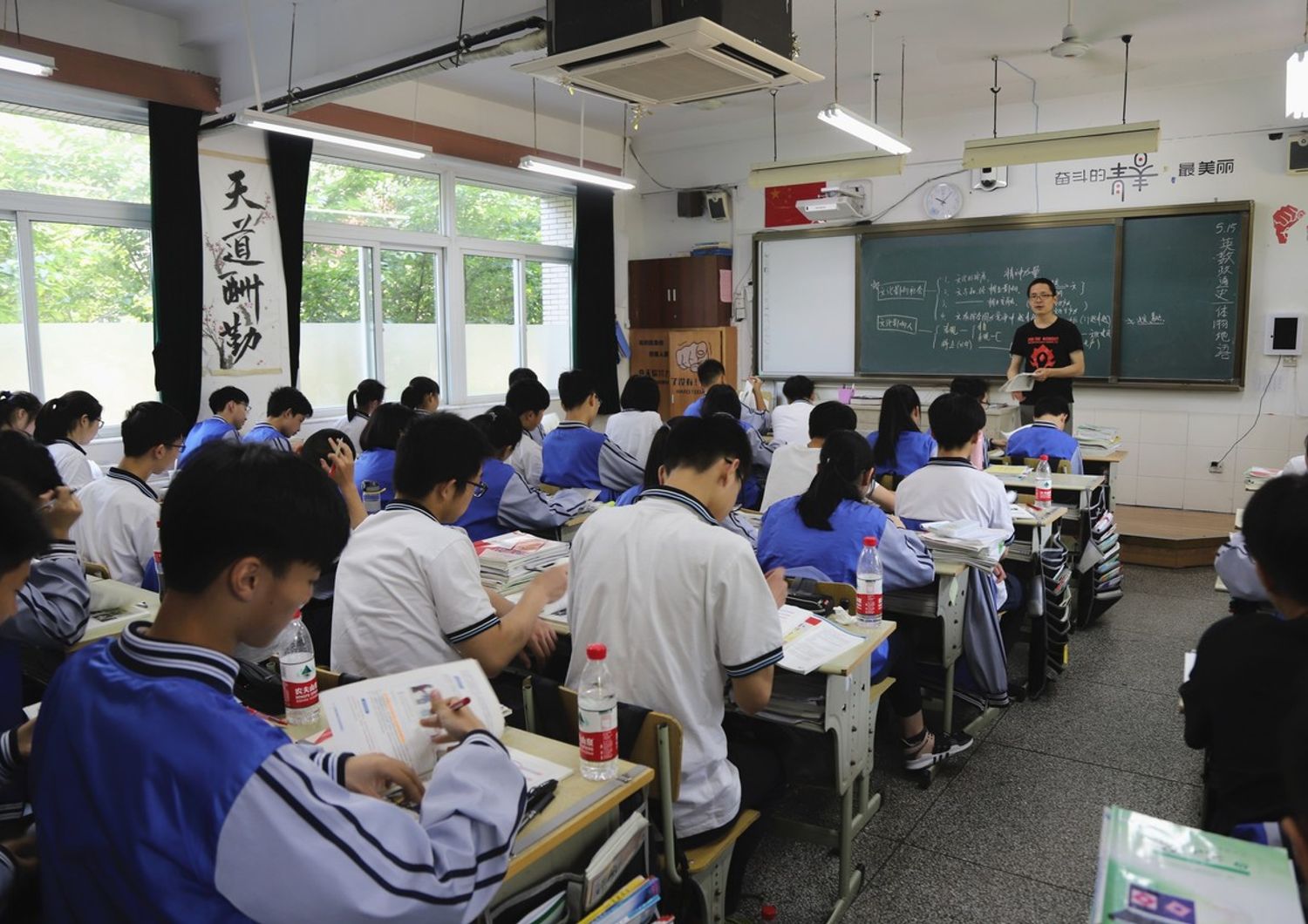 &nbsp;Una classe del liceo 11 di Hangzhou in cui &egrave; stato attivato il riconoscimento facciale degli studenti