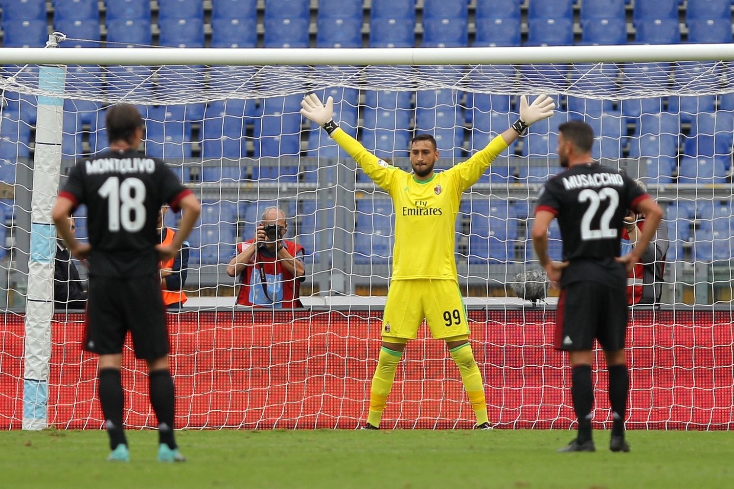 Lazio-Milan, Gianluigi Donnarumma prima del rigore realizzato da Ciro Immobile&nbsp;