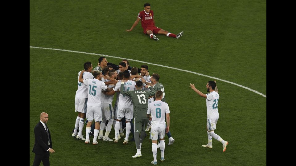Giocatori del Real Madrid festeggiano dopo aver vinto la finale di champions contro il Liverpool&nbsp;