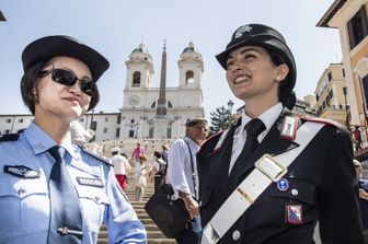 Polizia Cinese e Carabinieri (AGF)