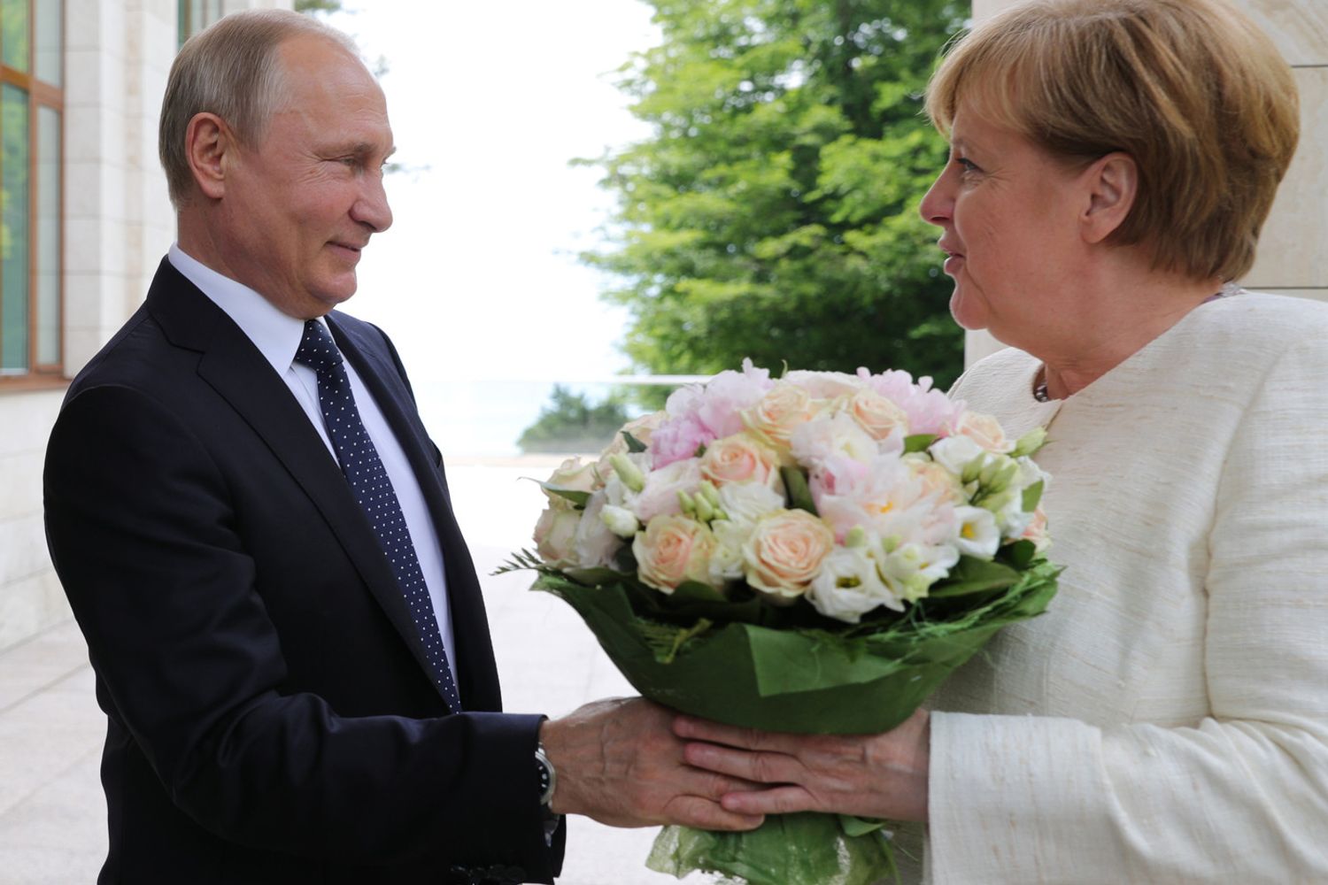 &nbsp;Vladimir Putin e Angela Merkel