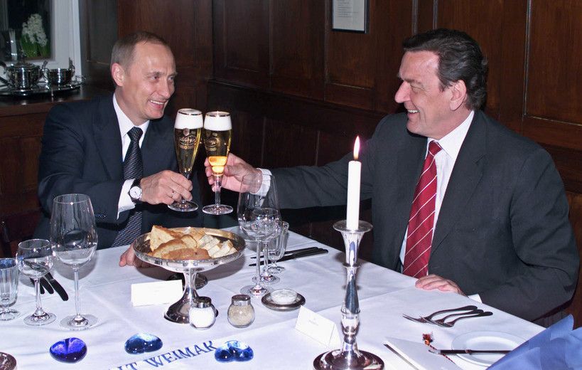 &nbsp;Putin e Schroeder cenano insieme a Weimar, nel 2002