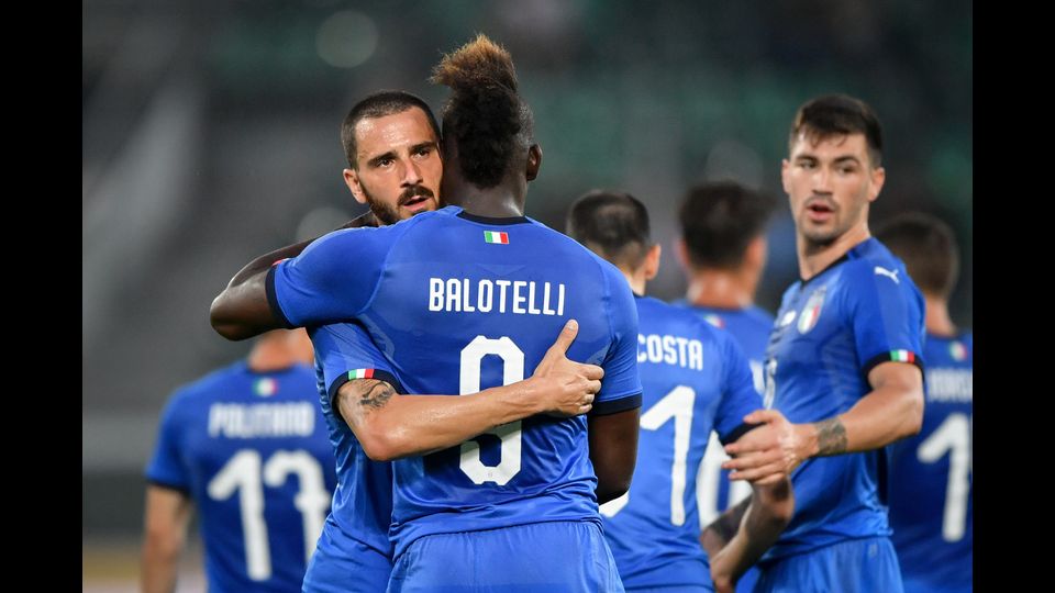 &nbsp;L'Italia batte l'Arabia Saudita 2-1 in amichevole nella prima partita con Roberto Mancini in panchina.