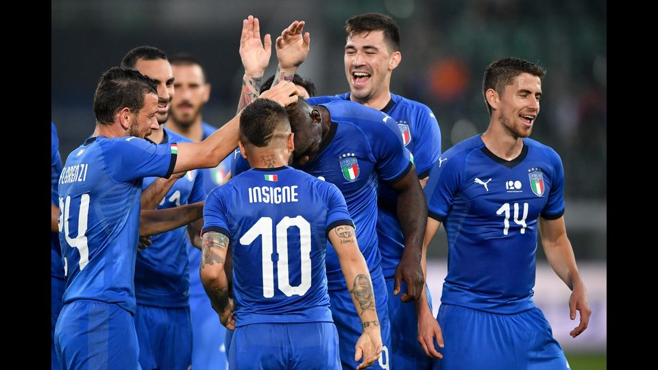 &nbsp;L'Italia batte l'Arabia Saudita 2-1 in amichevole nella prima partita con Roberto Mancini in panchina.&nbsp;