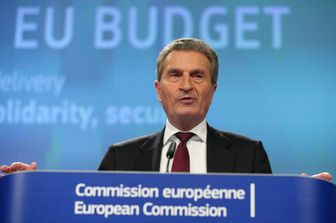 Governo: Oettinger si scusa. &quot;Non volevo mancare di rispetto&quot;