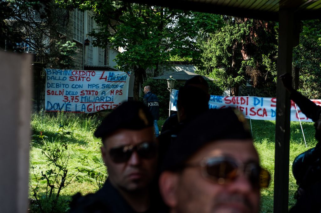 &nbsp;Gli striscioni a difesa di Sergio Bramini