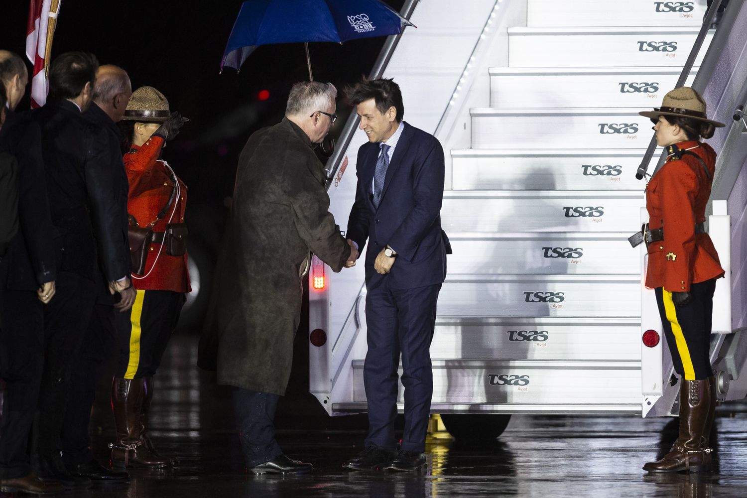 &nbsp;Giuseppe Conte accolto a Bagotville, in Quebec, per il G7