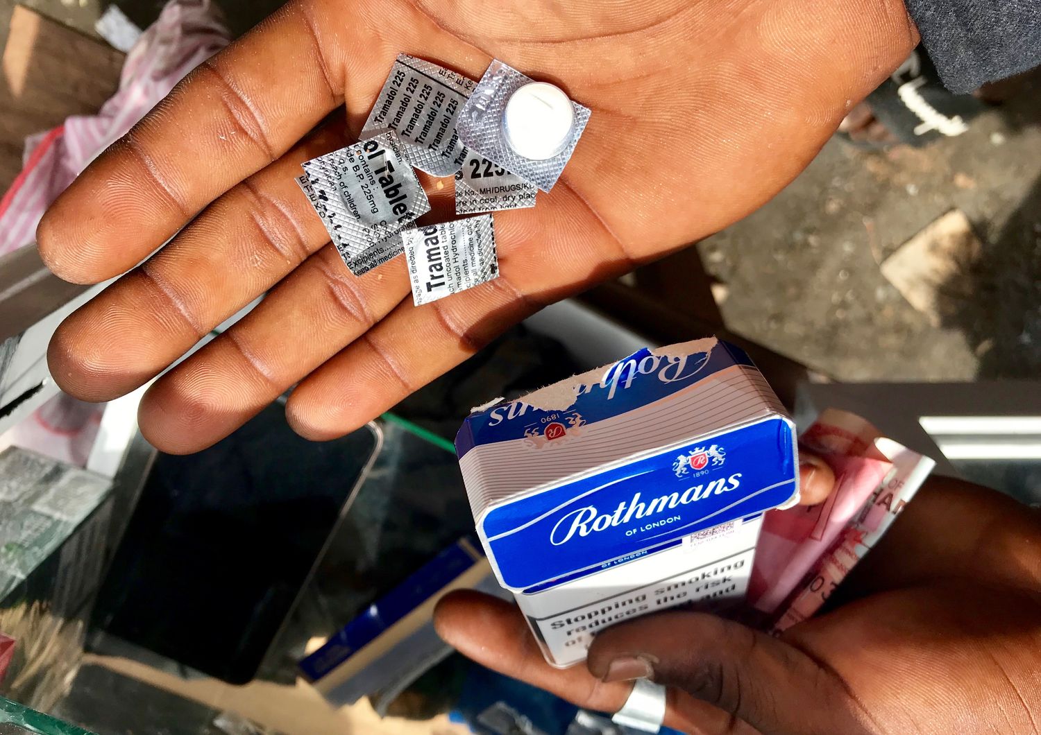 Quelle pillole antidolorifiche sono la nuova droga dei disperati africani
