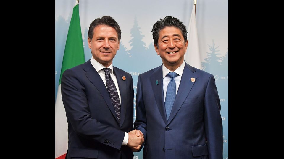 &nbsp;Shinzo Abe-Giuseppe Conte (AFP)&nbsp;