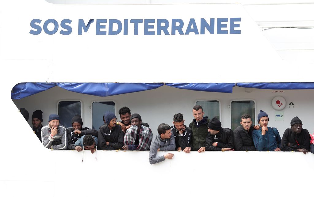 La nave di salvataggio Aquarius carica di migranti, foto d'archivio