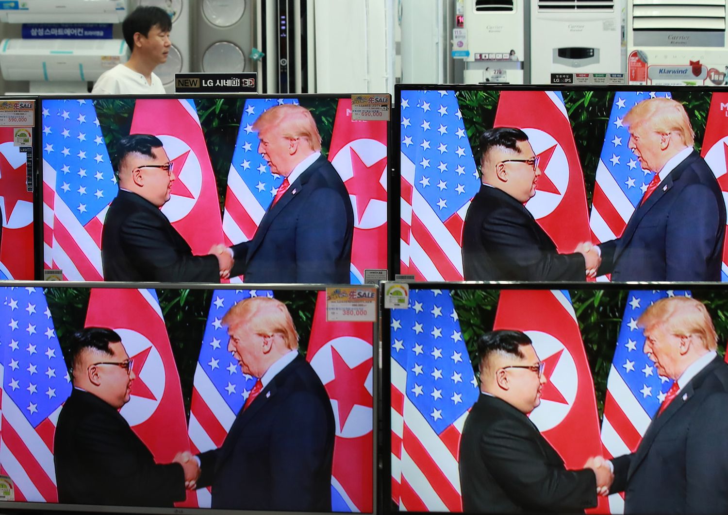 &nbsp;Negoziati per la denuclearizzazione. Vertice storico USA-Corea del Nord. Il Presidente degli Stati Uniti Donald Trump con il leader della Corea del Nord Kim Jong, Singapore il 12 giugno 2018&nbsp;&nbsp;