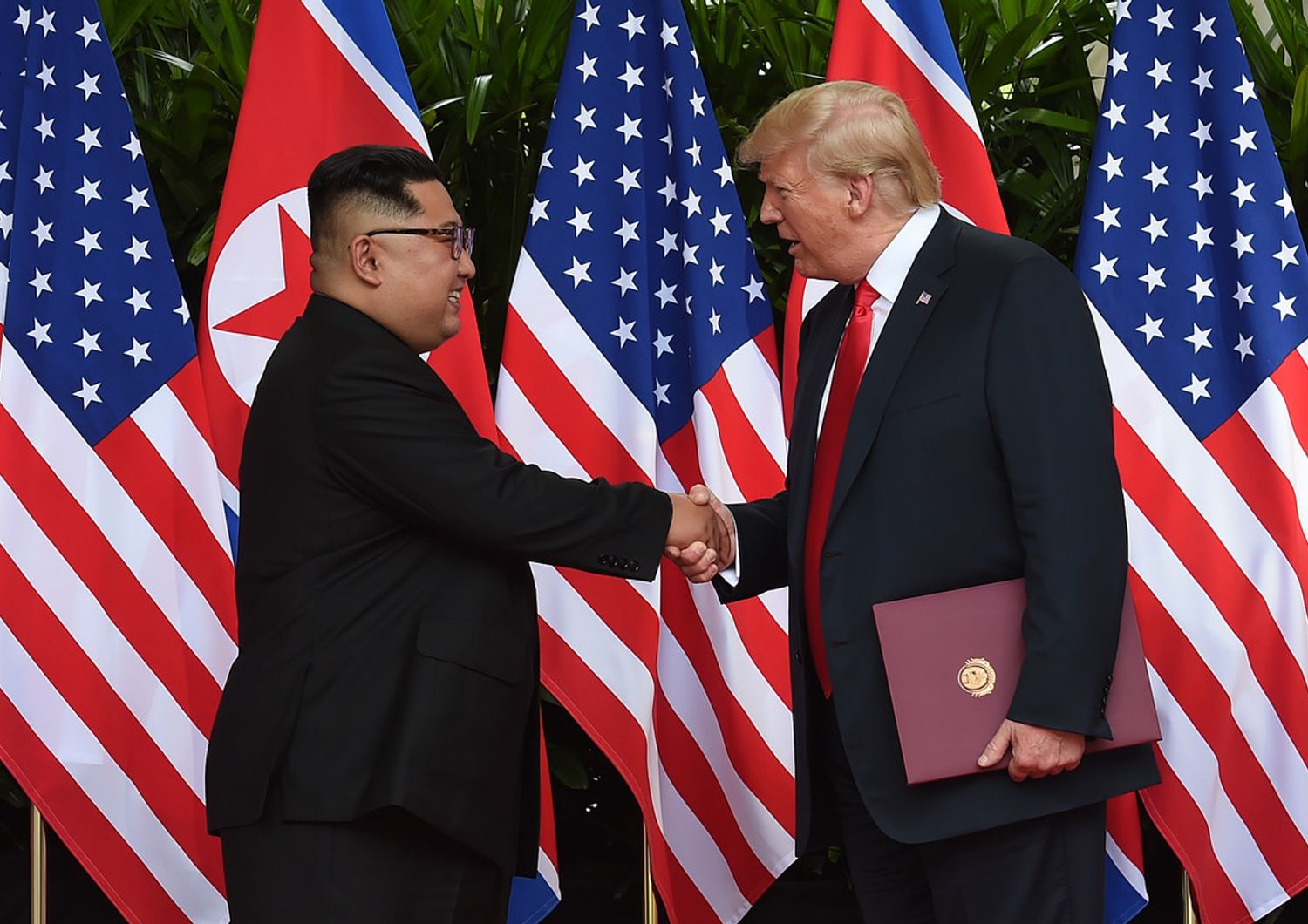 &nbsp; Negoziati per la denuclearizzazione. Vertice storico USA-Corea del Nord. Il Presidente degli Stati Uniti Donald Trump con il leader della Corea del Nord Kim Jong, Singapore il 12 giugno 20