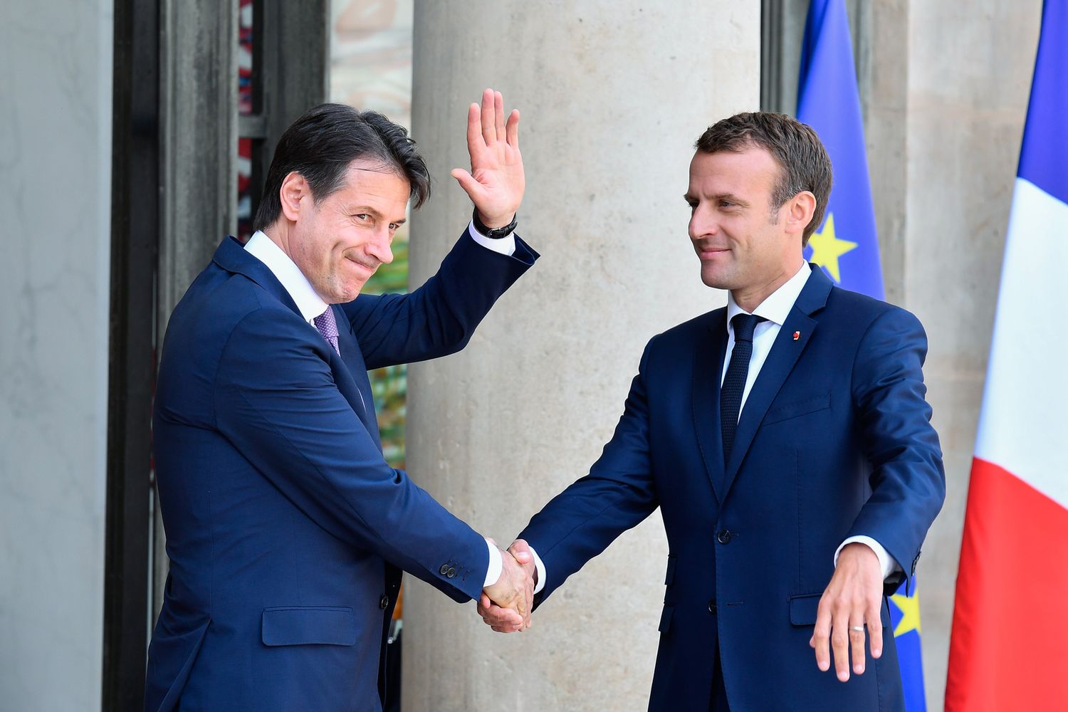 Il primo ministro italiano Giuseppe Conte e il presidente francese Emmanuel Macron