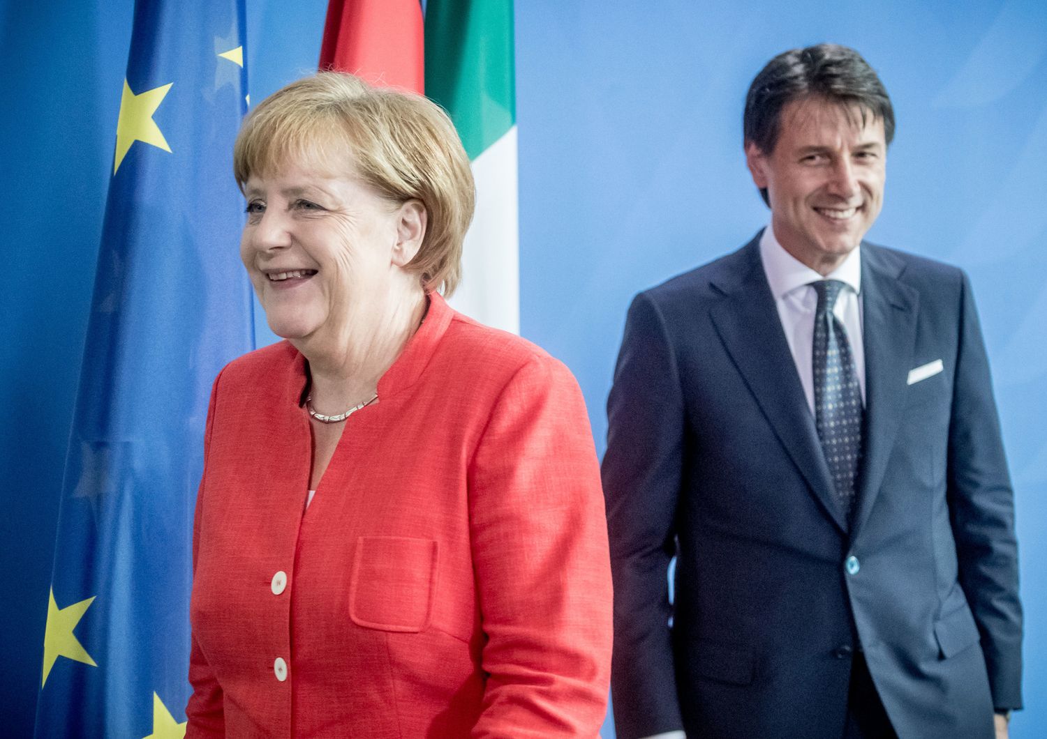 &nbsp;Il cancelliere tedesco Angela Merkel e il primo ministro italiano Giuseppe conte (Afp)