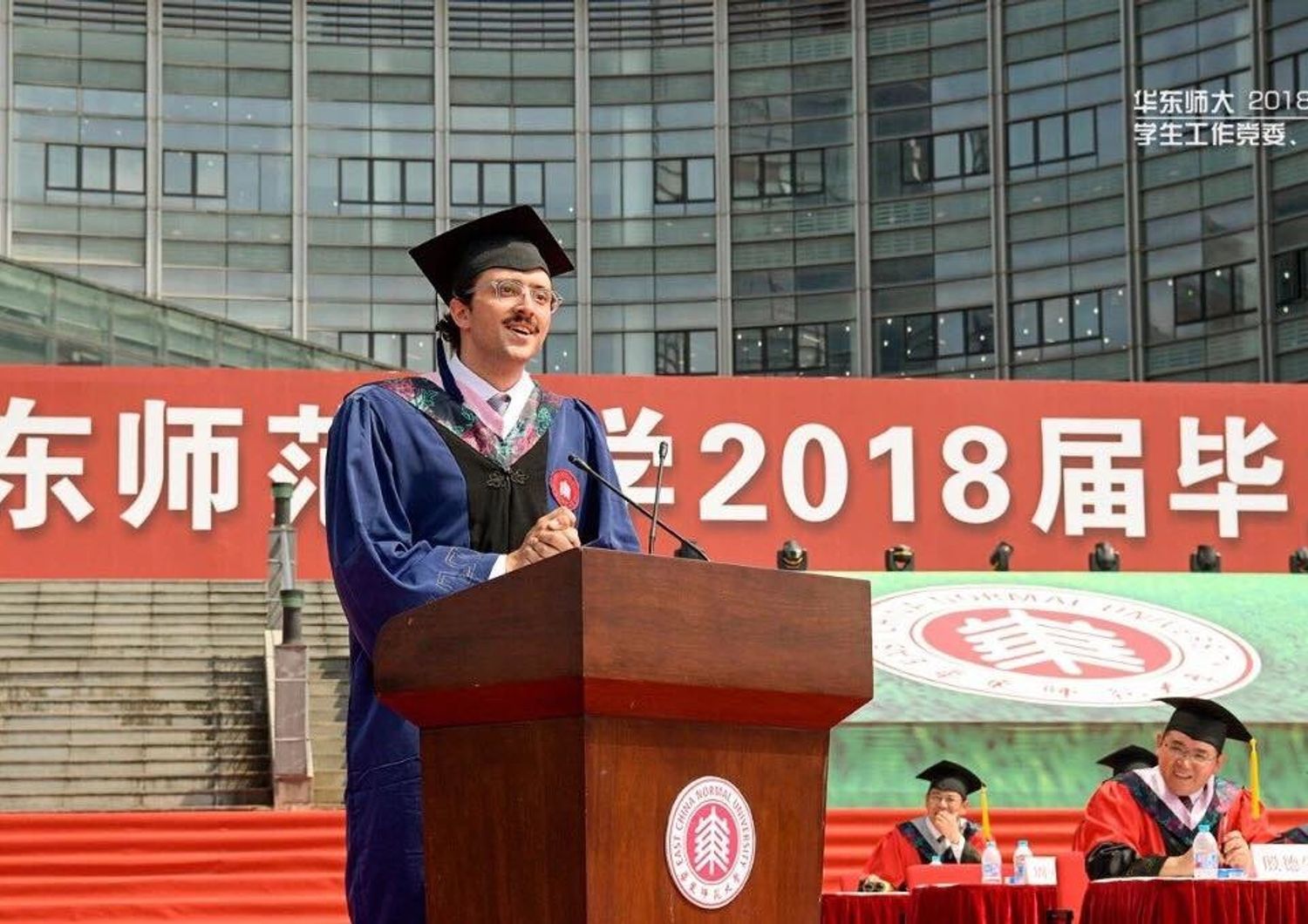 &nbsp;Carlo Dragonetti durante la cerimonia di consegna dei diplomi all'universit&agrave; Normale di Shanghai