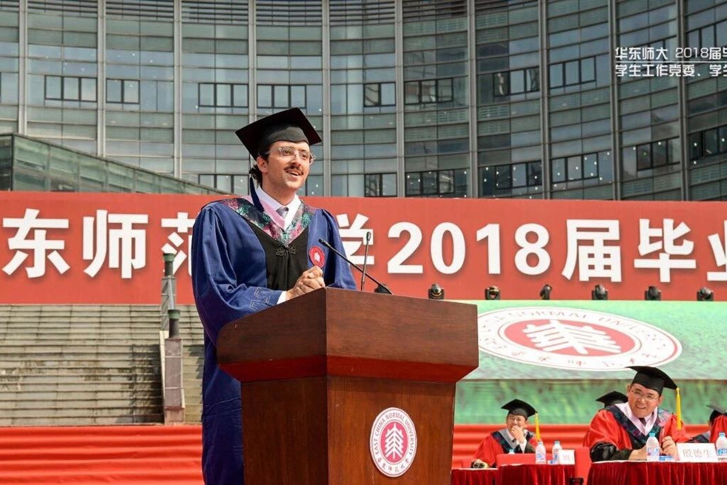 &nbsp;Carlo Dragonetti durante la cerimonia di consegna dei diplomi all'universit&agrave; Normale di Shanghai