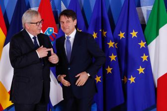 &nbsp;Il presidente della Commissione Ue Jean-Claude Juncker con il premier italiano Giuseppe Conte