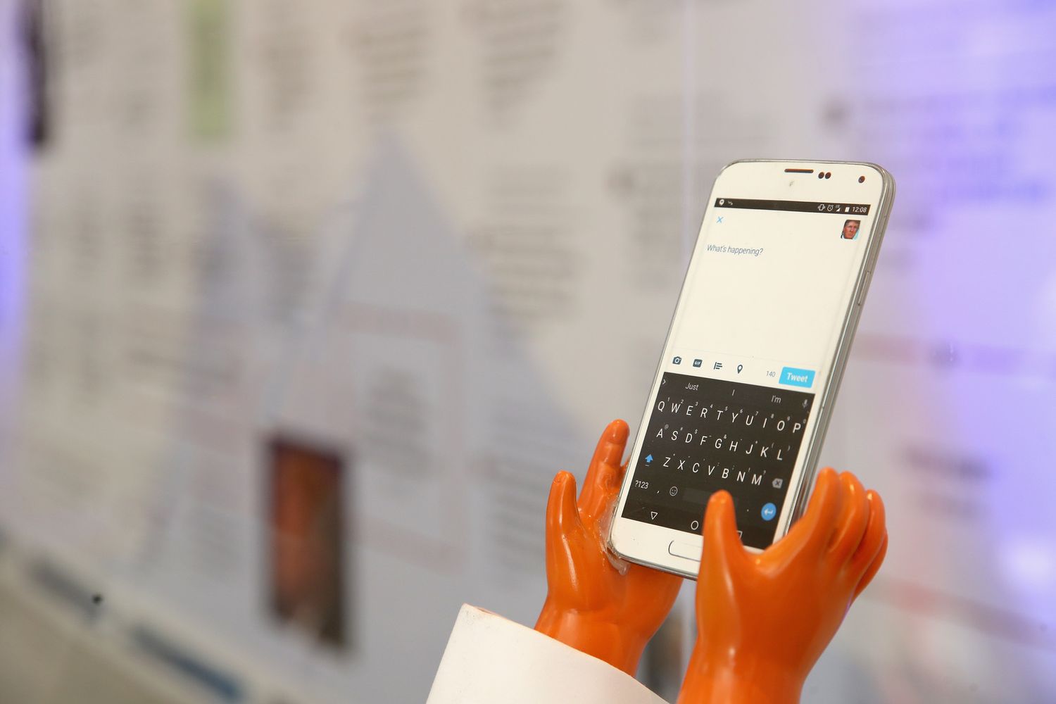 &nbsp;Il Daily Show ha portato in tour negli Usa la 'Biblioteca dei tweet presidenziali di Donald J. Trump', raccolta di memorabili tweet del Presidente. Nella foto, uno dei tweet in 'esposizione'