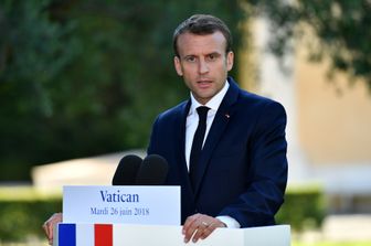 Macron: la nave&nbsp;Lifeline&nbsp;ha agito &quot;contro tutte le regole&quot;