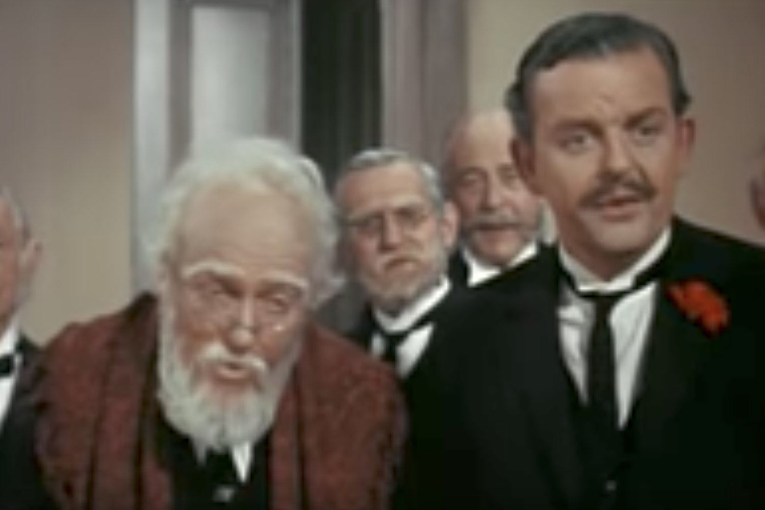 La scena di Mary Poppins dedicata ai due &quot;grami, miseri, semplici penny&quot;