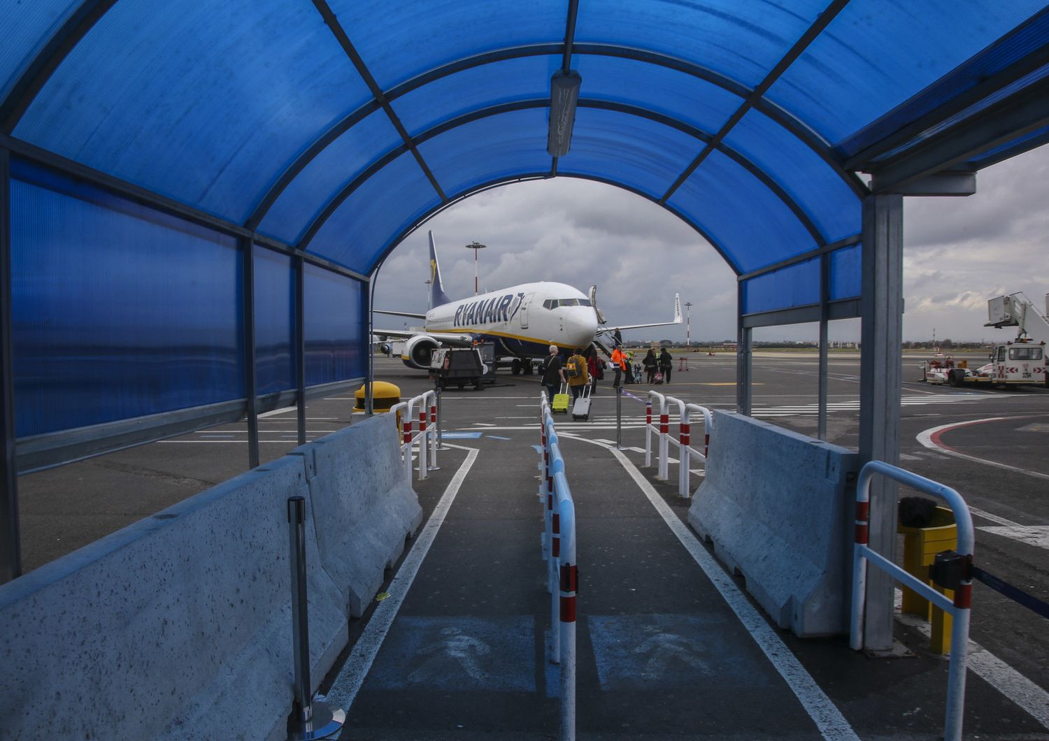 &nbsp;Un aereo di Ryanair in attesa dell'imbarco dei passeggeri