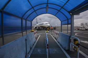 &nbsp;Un aereo di Ryanair in attesa dell'imbarco dei passeggeri