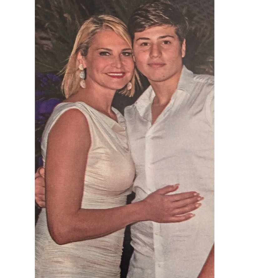 &nbsp;Simona Ventura e il figlio Niccol&ograve; in una foto di qualche anno fa