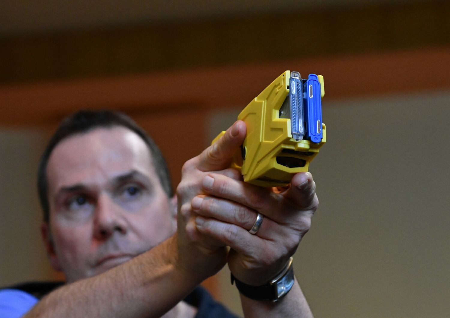 Pistole Taser: quanto sono pericolose? - Jammer Disturbatori di Frequenze