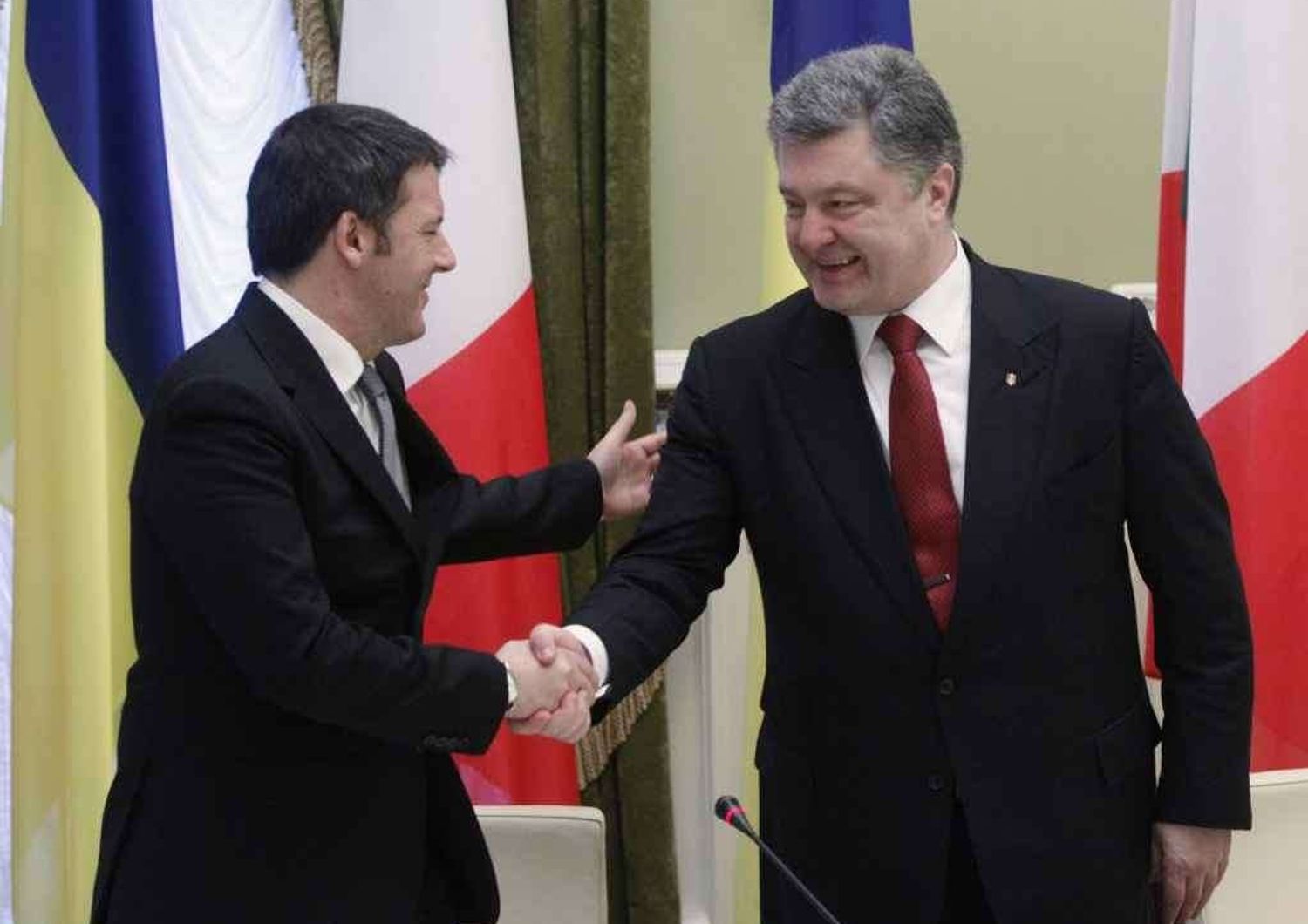 Renzi a Kiev, pressing per pace"Rispettare sovranita' Ucraina"