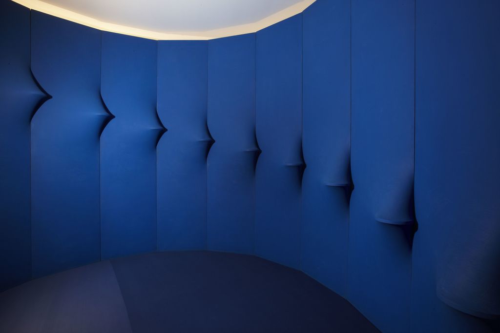 &nbsp;Agostino Bonalumi - Blu abitabile