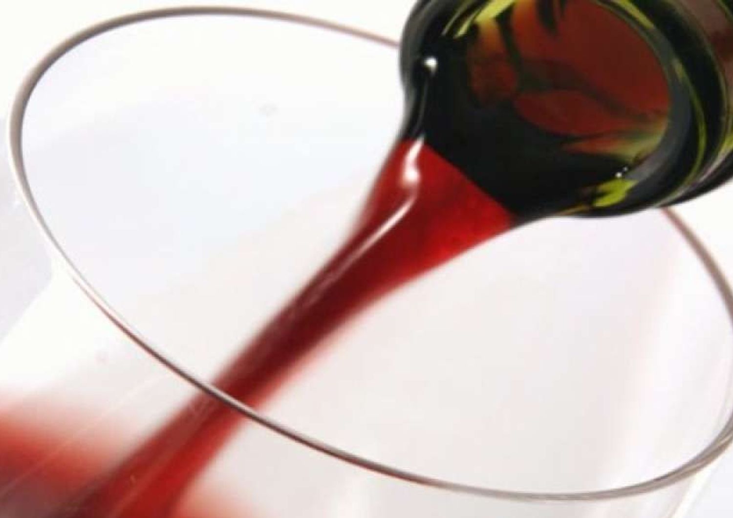 Scoperta la truffa del Brunello, 165.467 litri di vino sequestrati