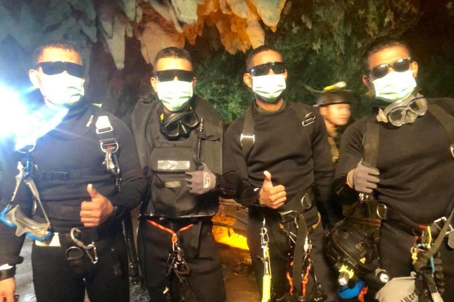 &nbsp;Gli ultimi 4 Navy Seal usciti dalla grotta: hanno passato tutto il tempo con i 12 giovani calciatori e il loro allenatore